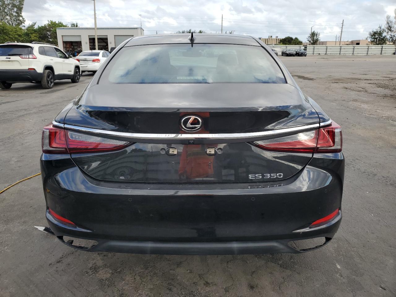 2022 Lexus ES - Image 6