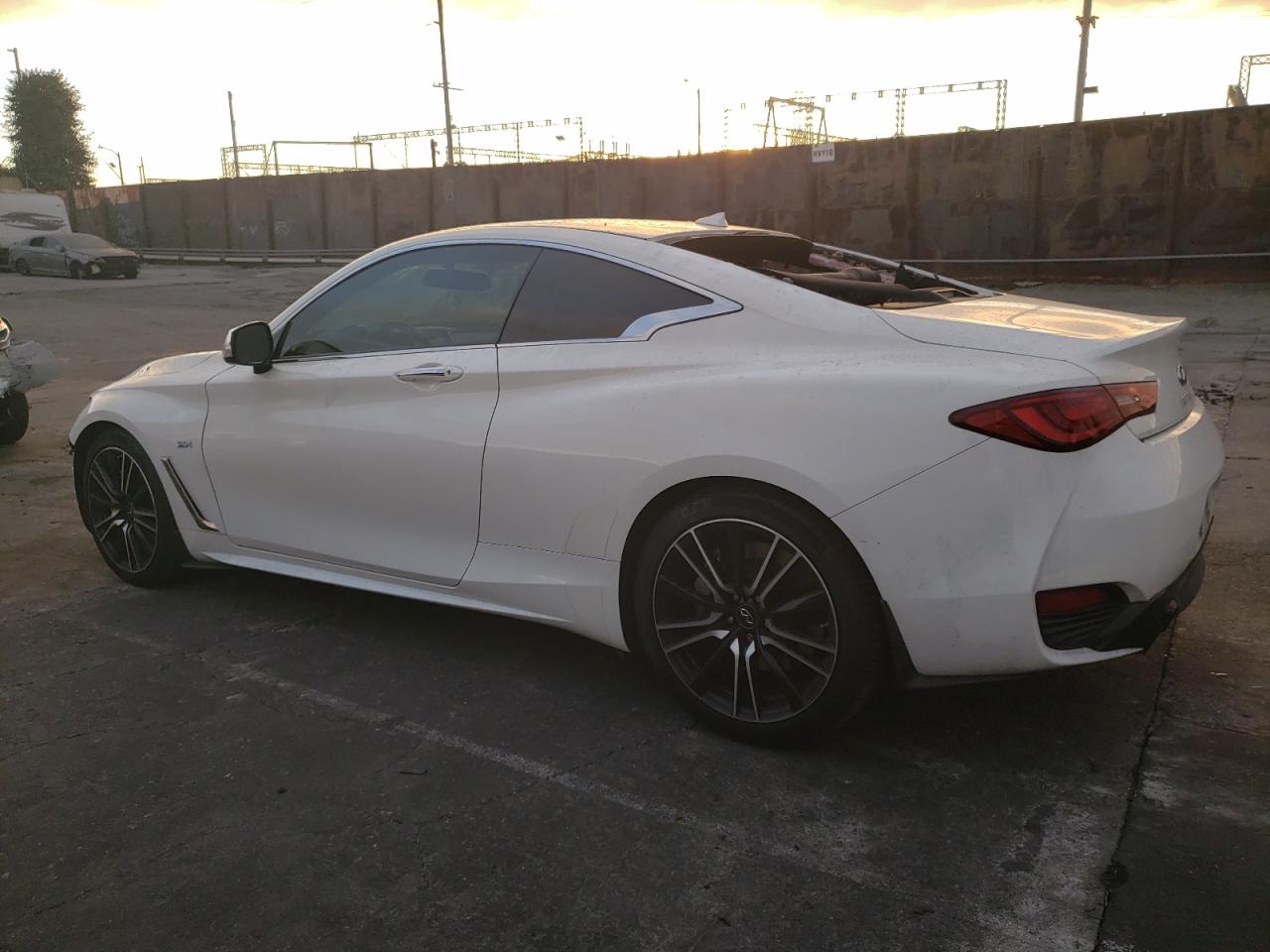 VIN JN1EV7EK7JM340883 2018 INFINITI Q60 no.2