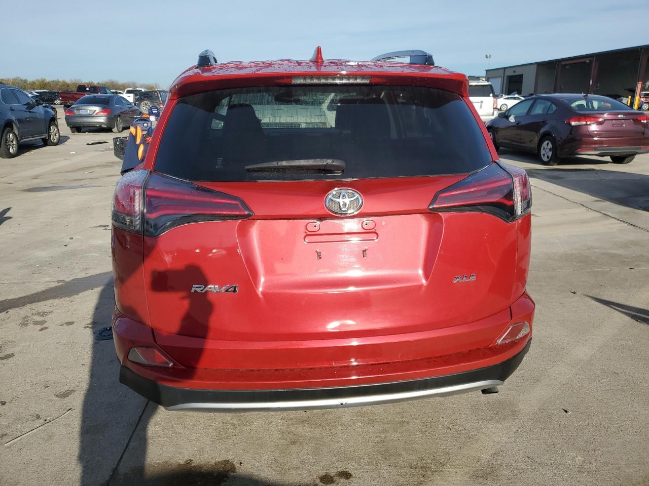 VIN JTMWFREV7HJ127822 2017 TOYOTA RAV4 no.6