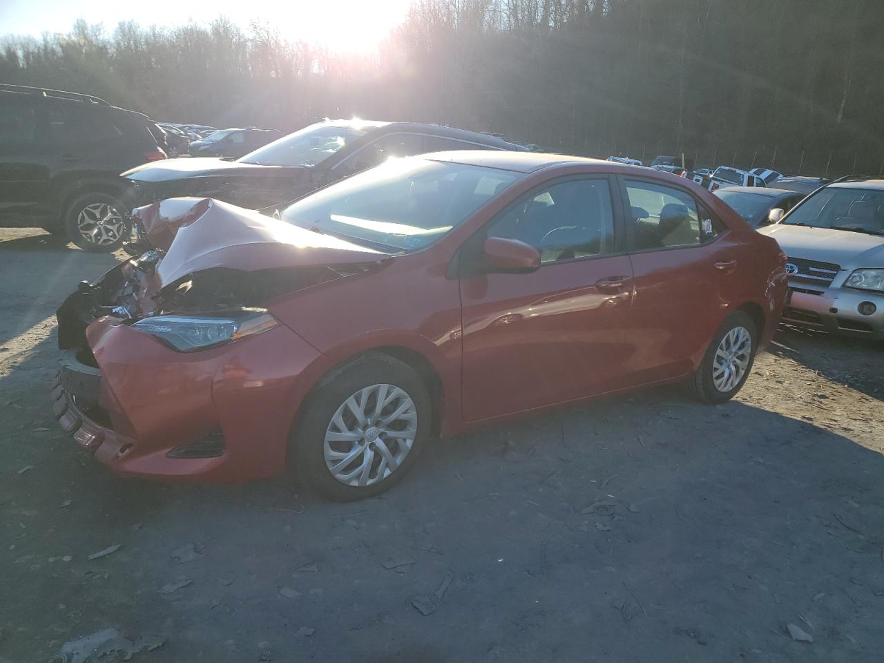 VIN 2T1BURHE8JC066997 2018 TOYOTA COROLLA no.1