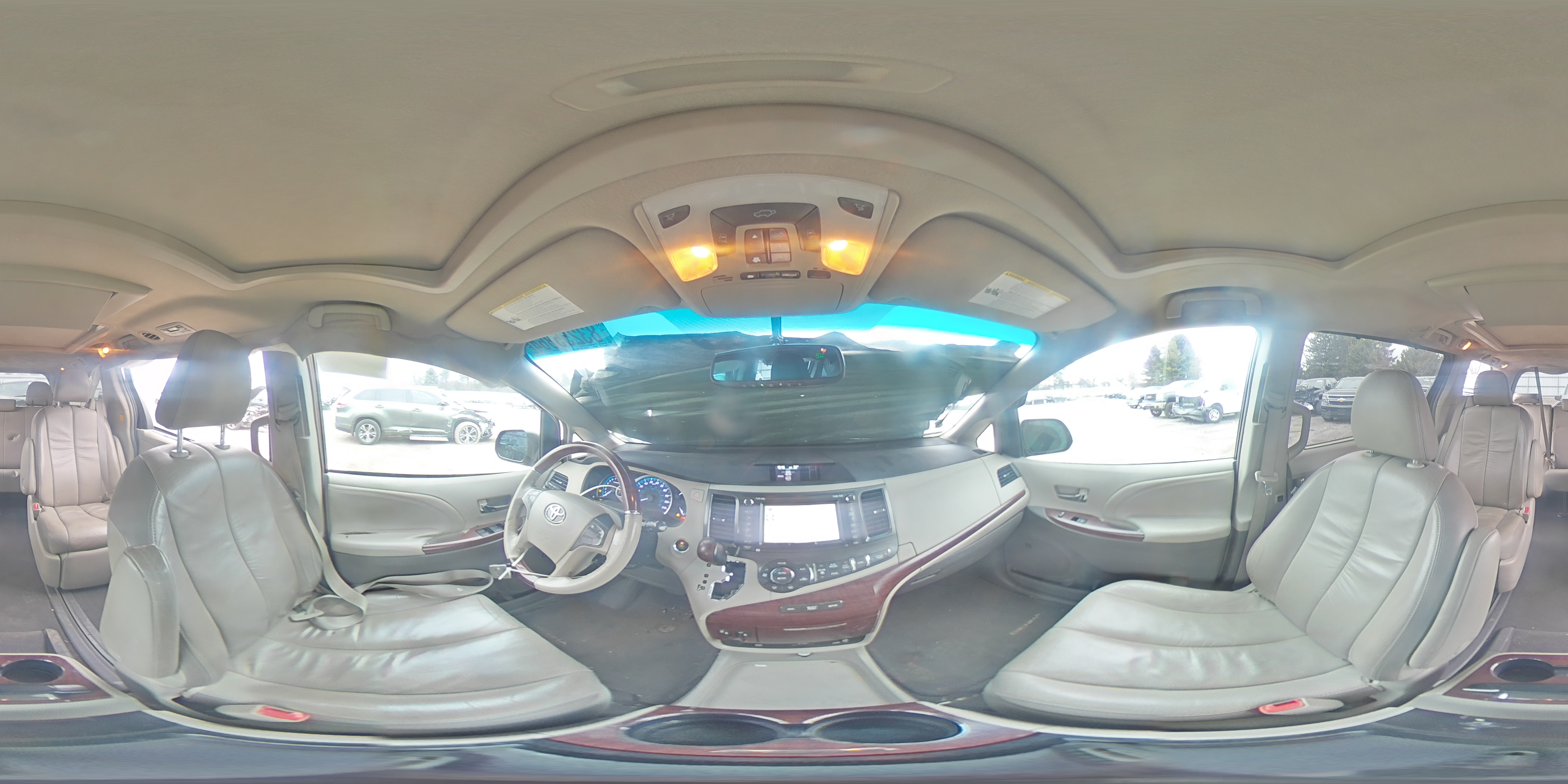 2011 Toyota Sienna - Image 14