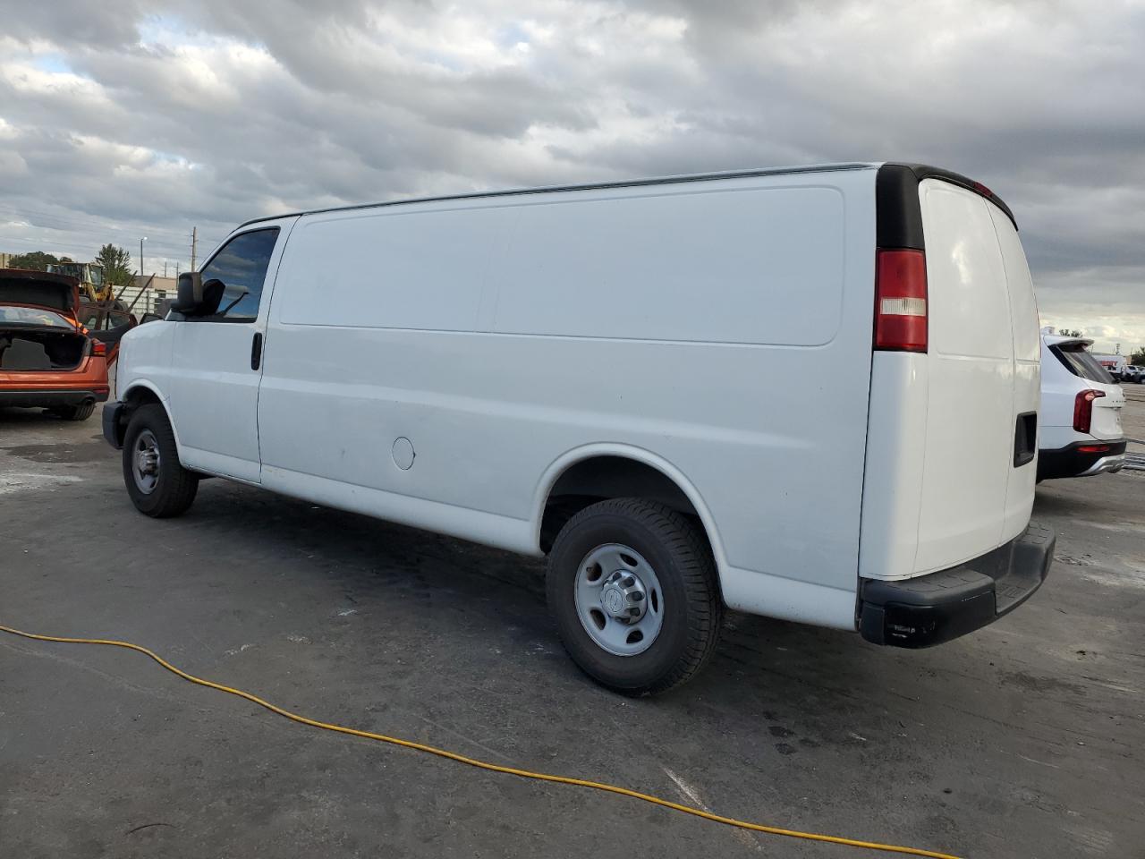 VIN 1GCWGBFF8G1136233 2016 CHEVROLET EXPRESS no.2