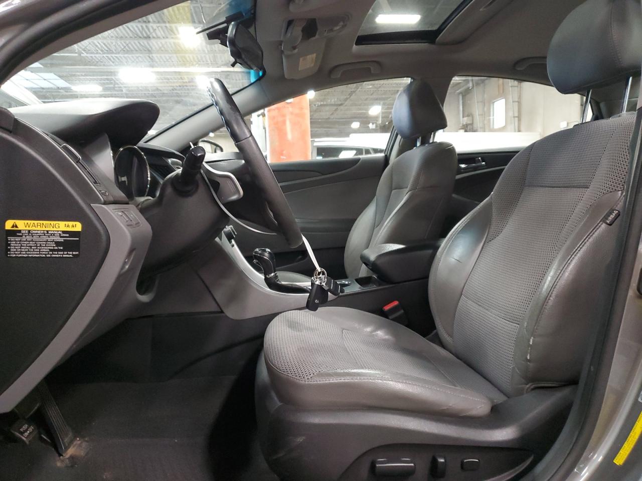 2012 Hyundai Sonata - Image 7