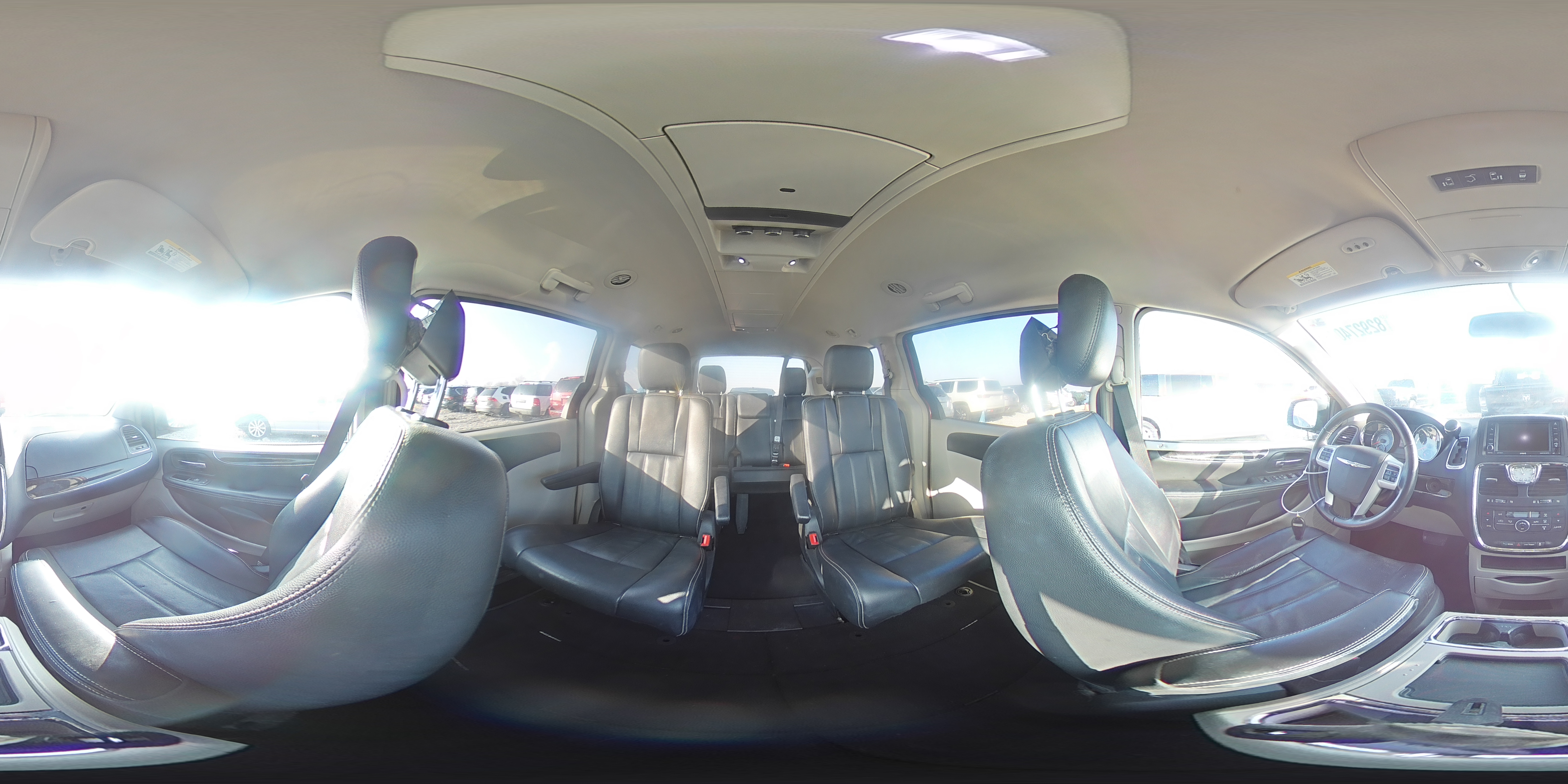 2014 Chrysler Town & Country - Image 15