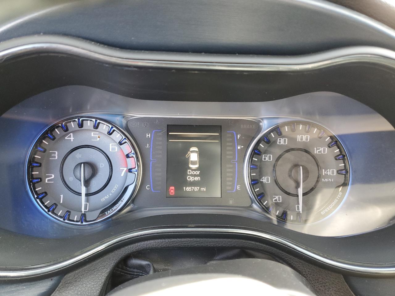 2015 Chrysler 200 - Image 9