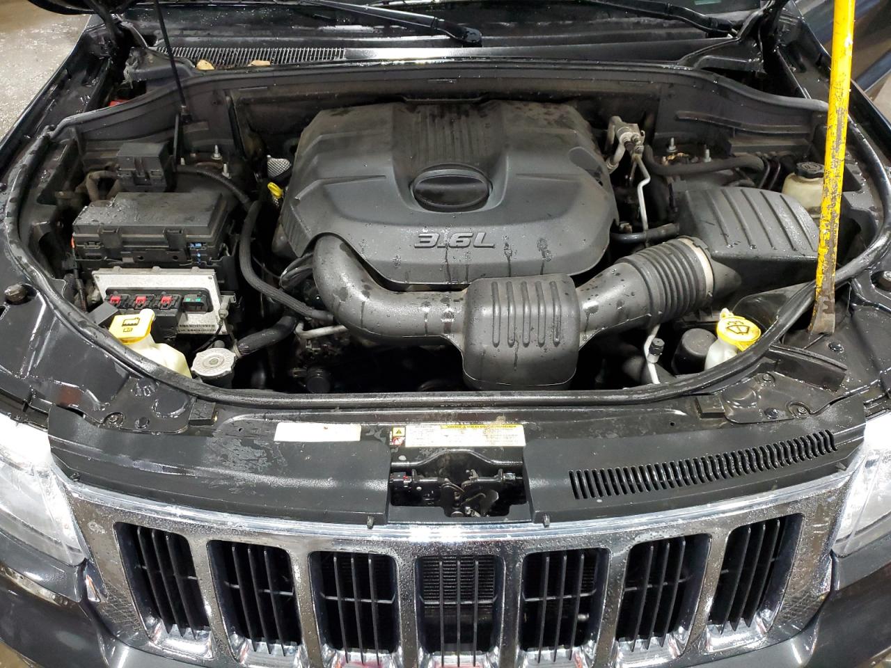 2011 Jeep Grand Cherokee - Image 12