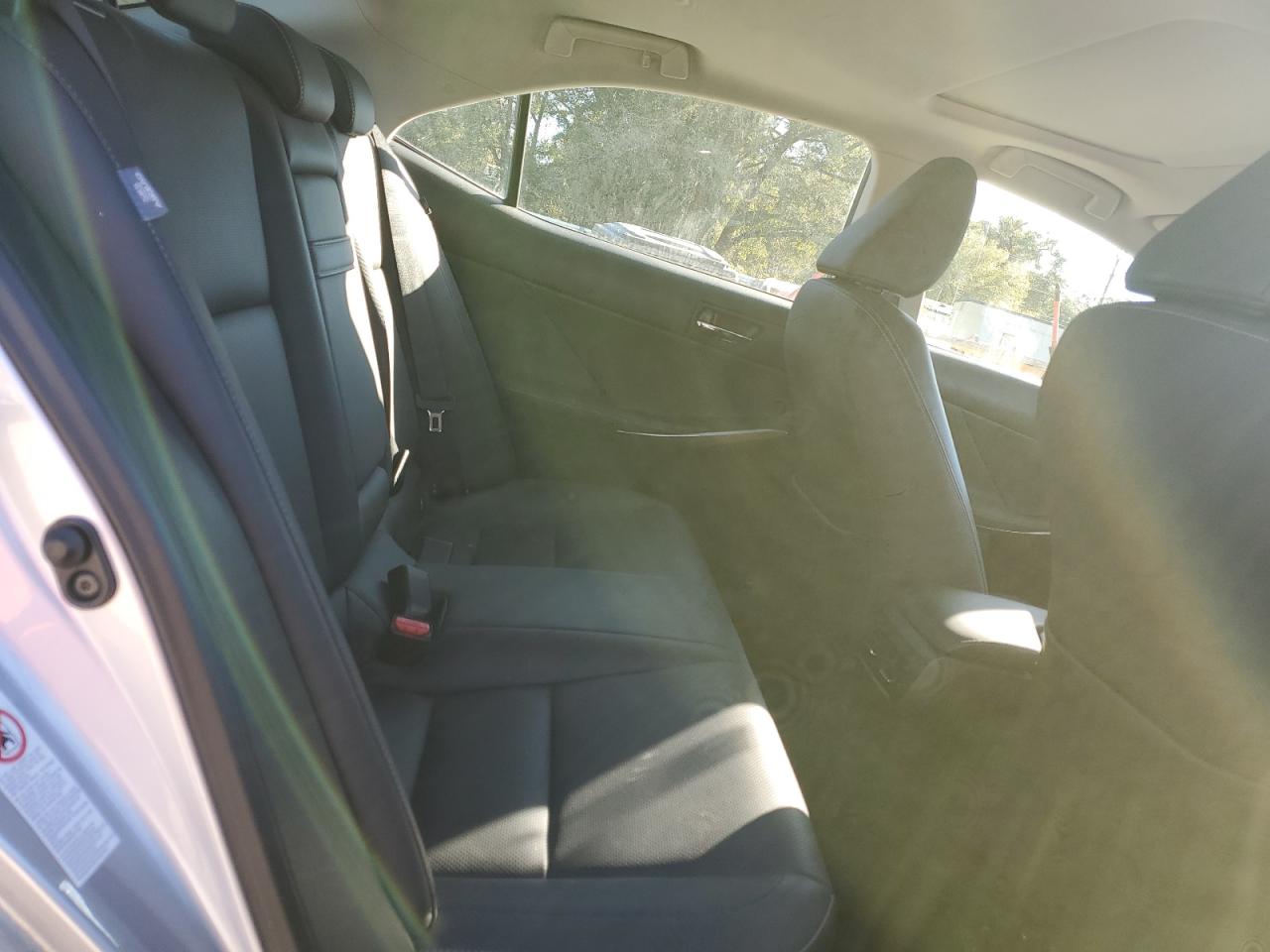 2016 Lexus IS - Image 10