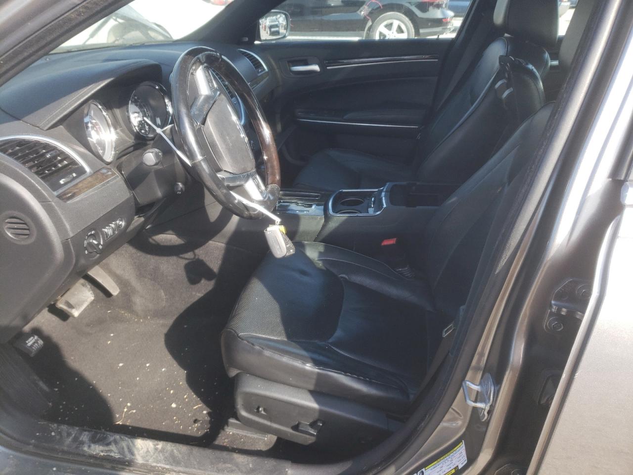 2011 Chrysler 300 - Image 7