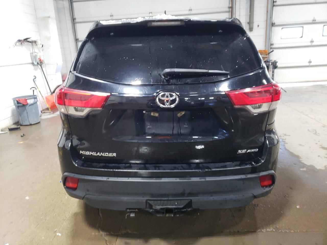 2017 Toyota Highlander - Image 6