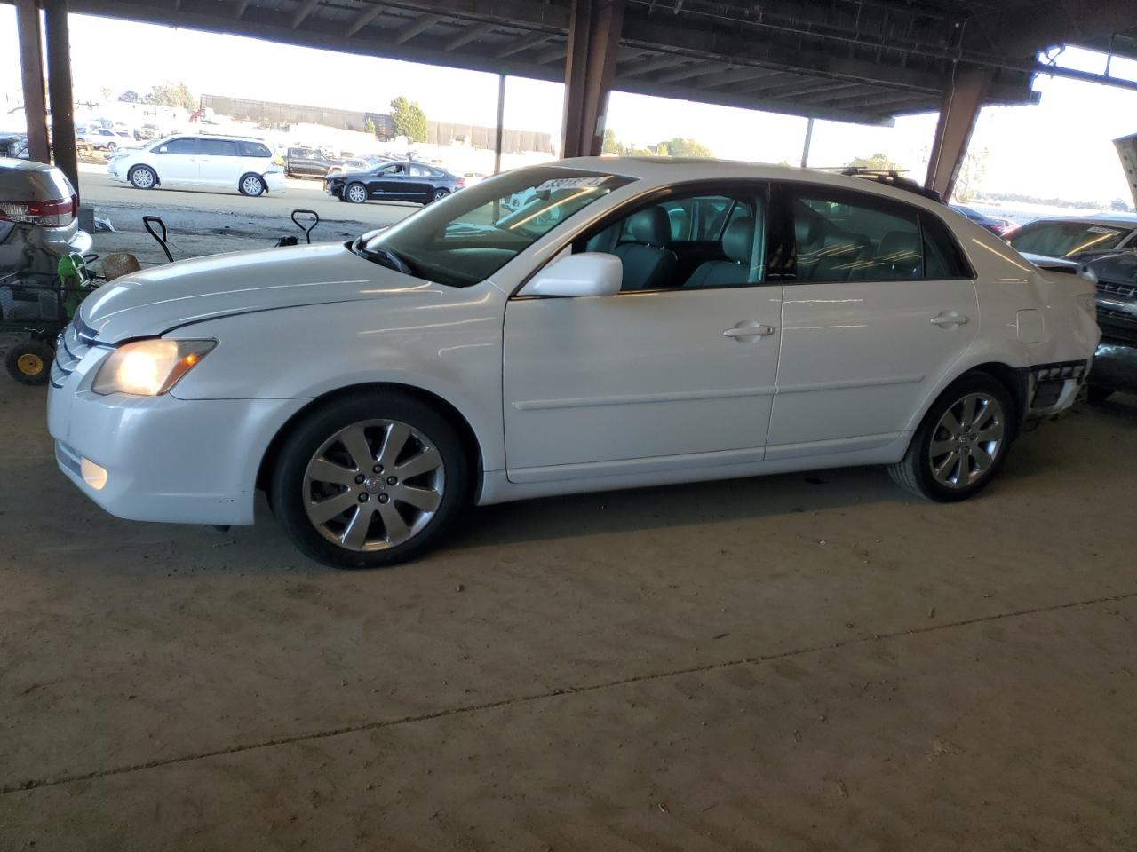 2006 Toyota Avalon - Image 1