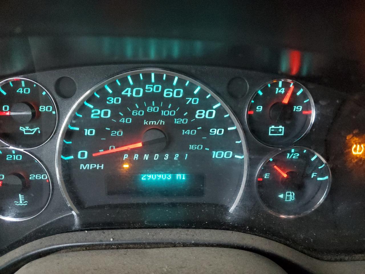 2009 Chevrolet Express - Image 9