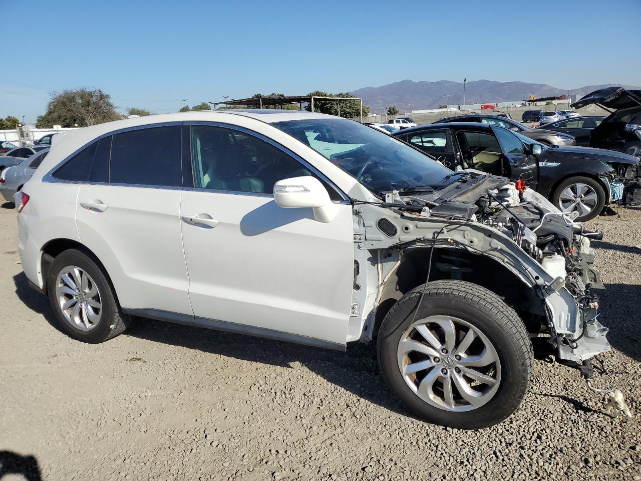 VIN 5J8TB3H3XHL024177 2017 ACURA RDX no.4