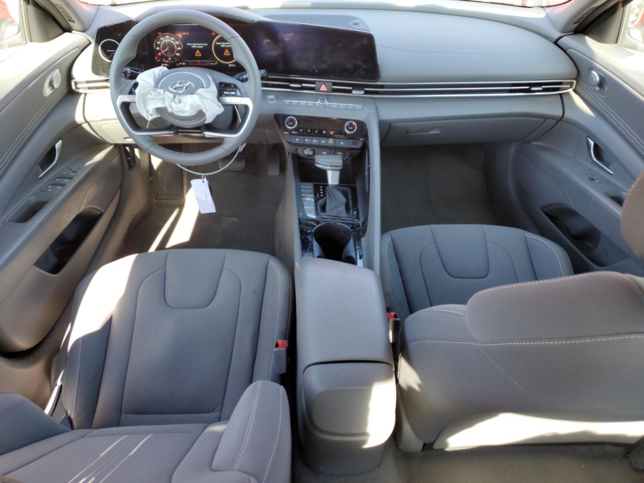 2023 Hyundai Elantra - Image 8