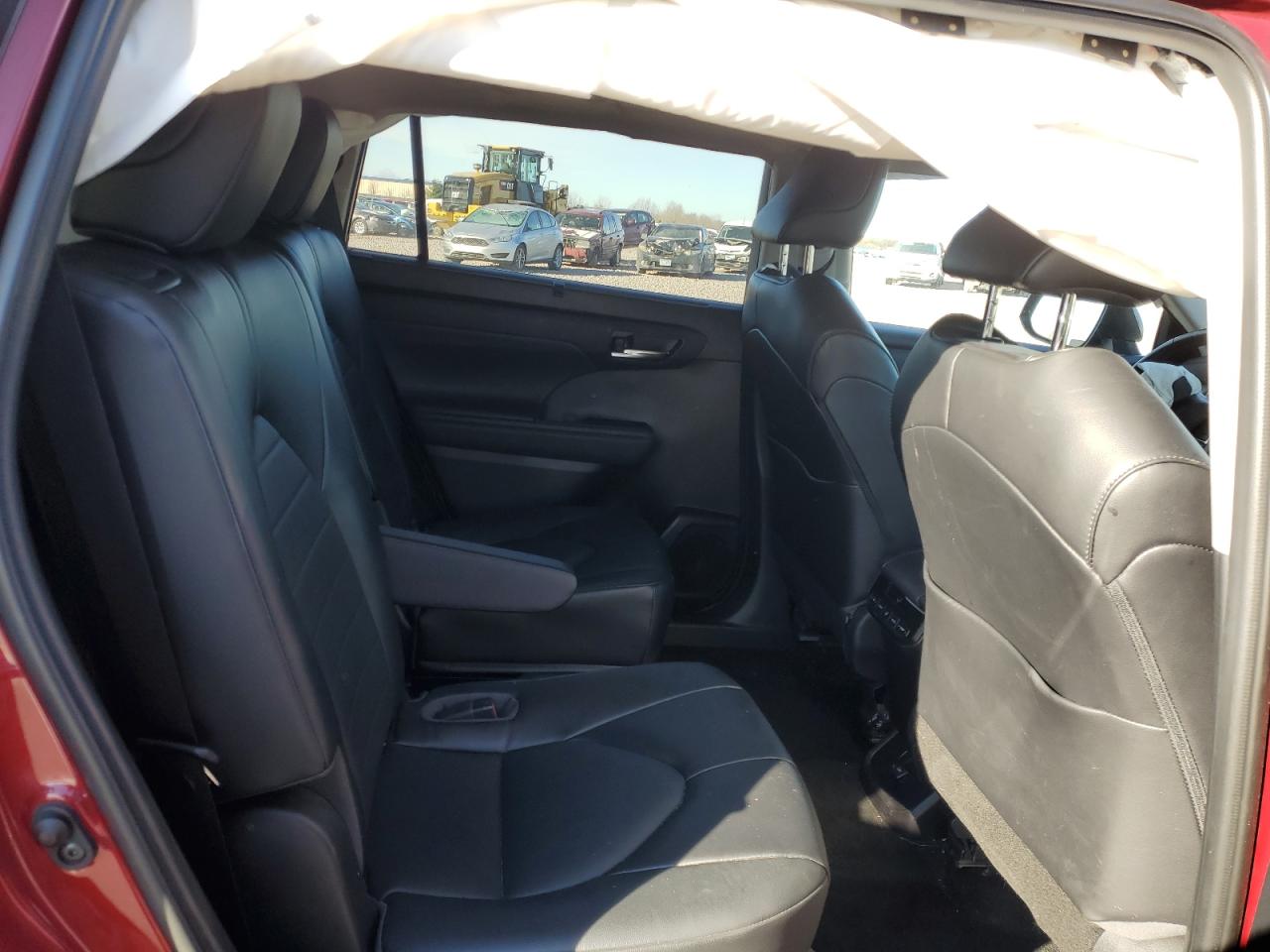 2022 Toyota Highlander - Image 11