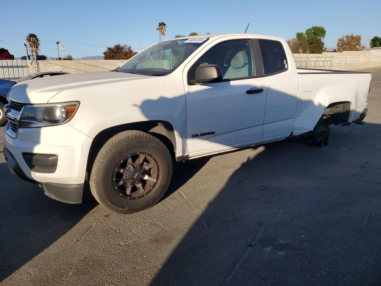 VIN 1GCHSBEA2J1186713 2018 CHEVROLET COLORADO no.1