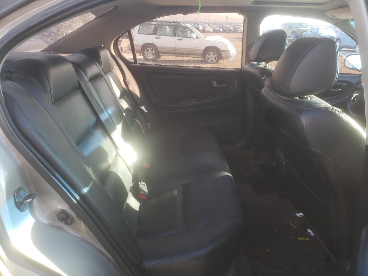 2002 Nissan Maxima - Image 10
