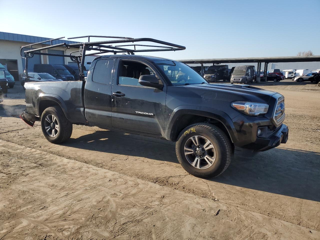 VIN 5TFRZ5CN6HX053449 2017 TOYOTA TACOMA no.4