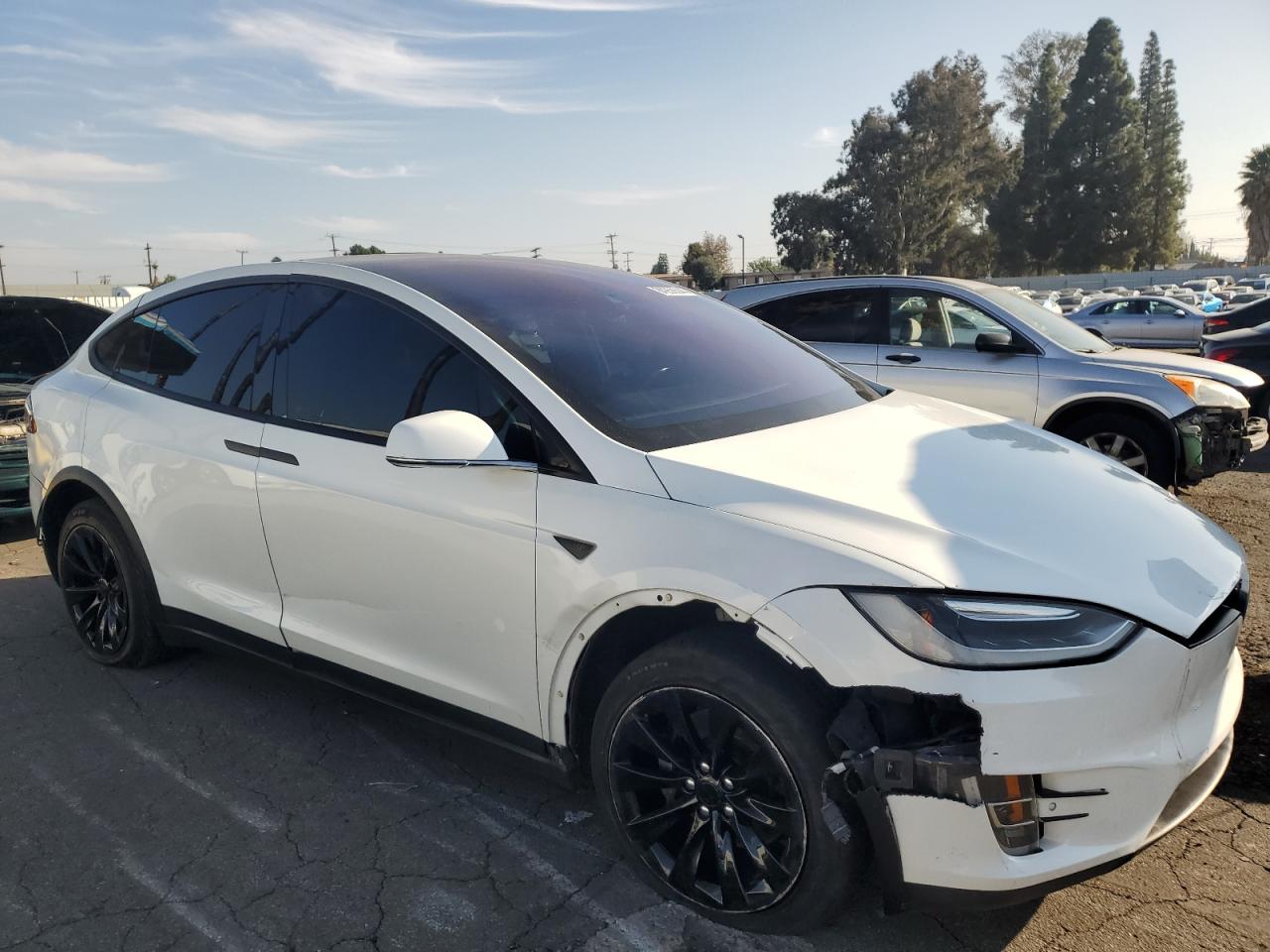 VIN 5YJXCAE24GF002884 2016 TESLA MODEL X no.4