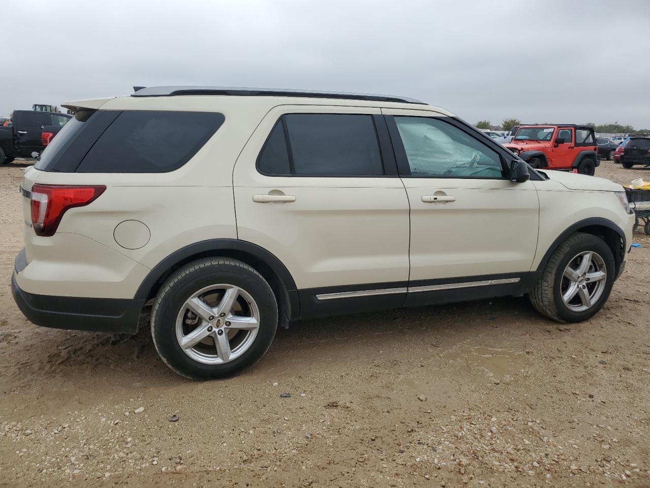 VIN 1FM5K7DH8JGA19165 2018 FORD EXPLORER no.3