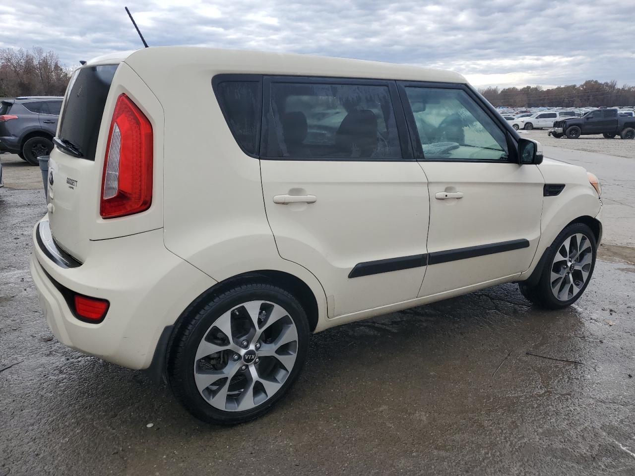 2013 Kia Soul + VIN: KNDJT2A66D7511879 Lot: 84696284