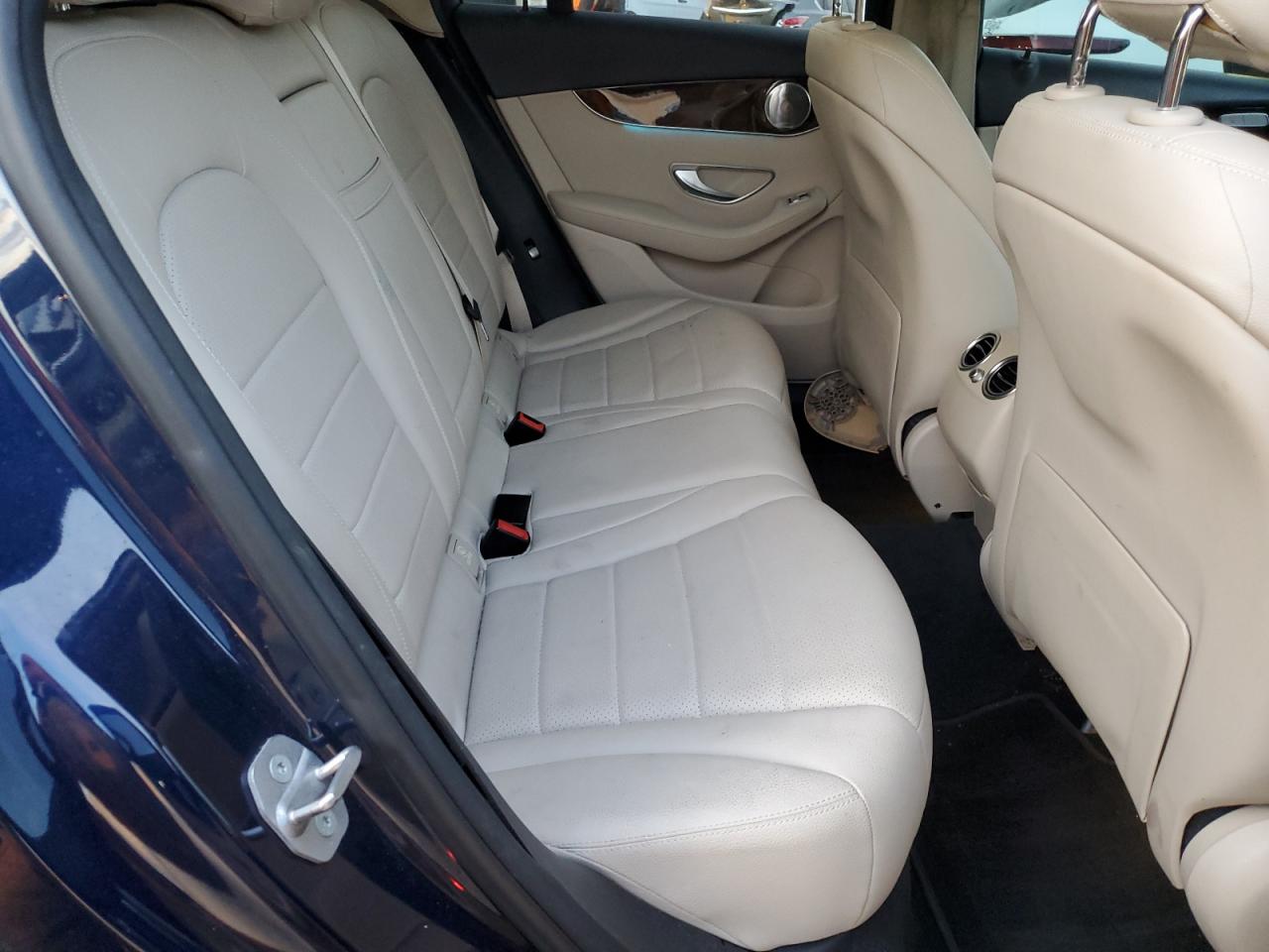 2017 Mercedes-Benz GLC - Image 11