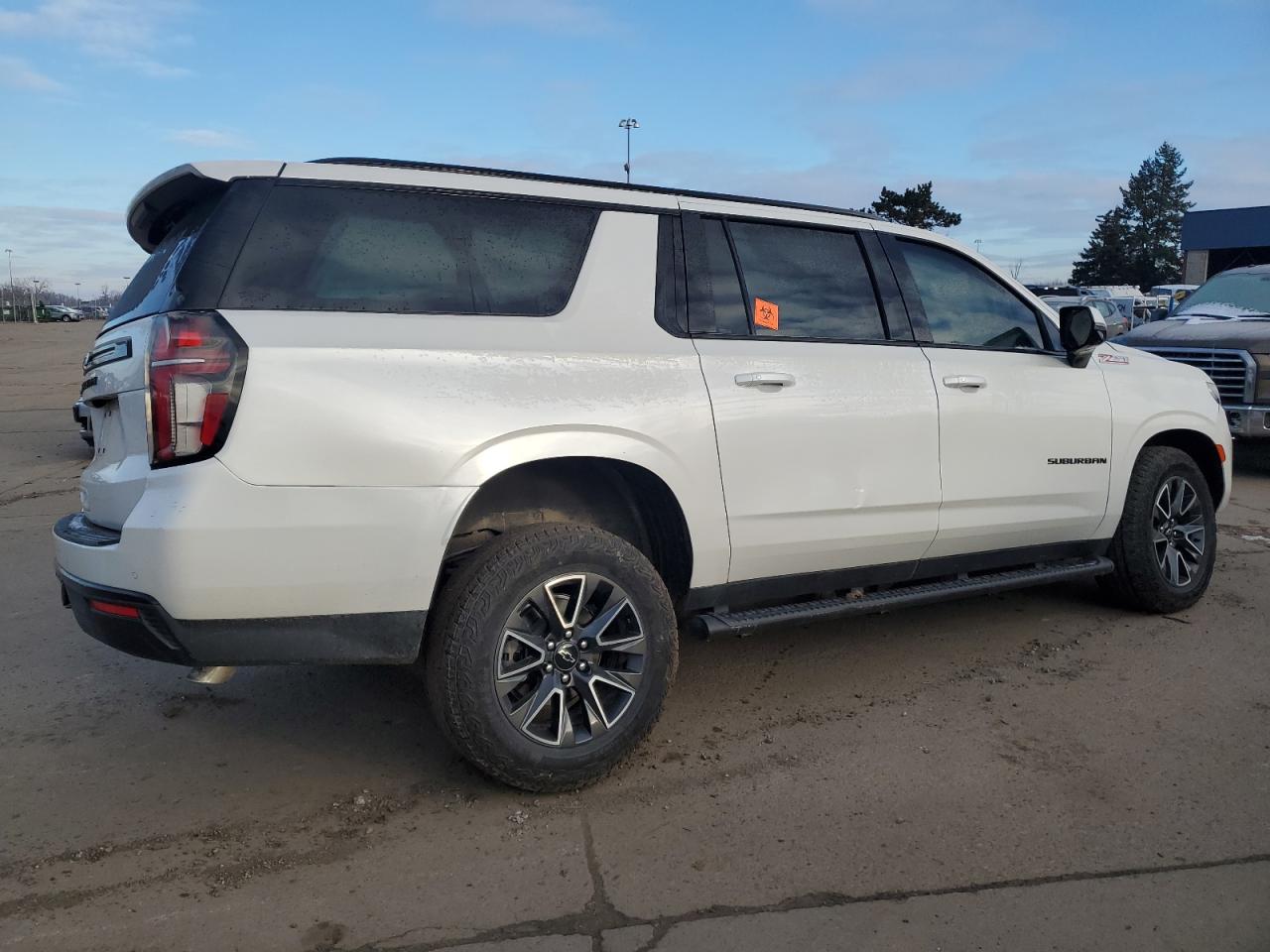 2023 Chevrolet Suburban - Image 3