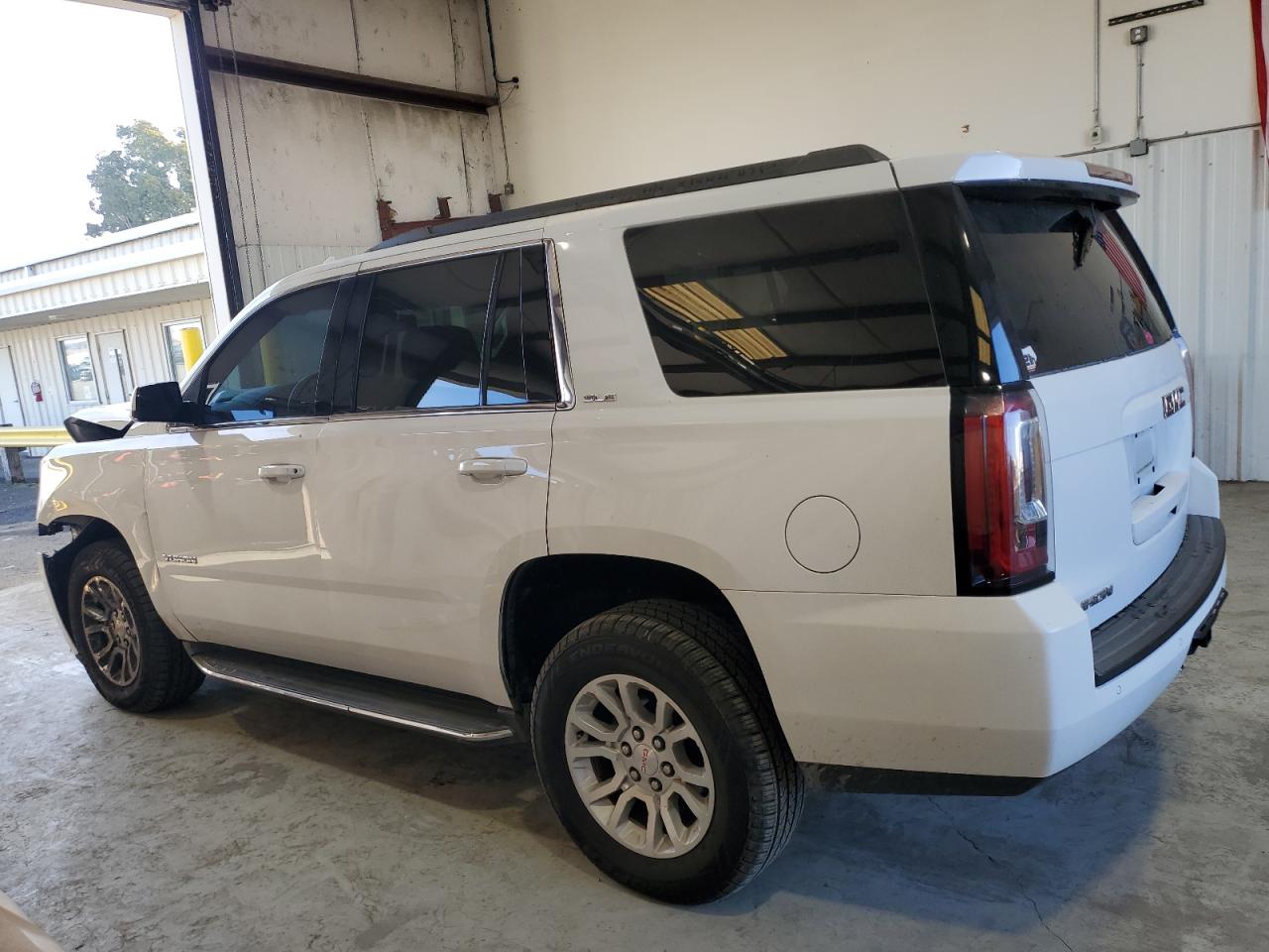 2016 GMC Yukon - Image 2