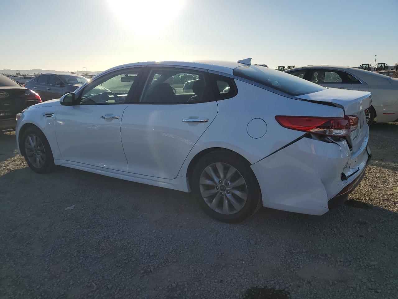 VIN 5XXGT4L37JG264061 2018 KIA OPTIMA no.2