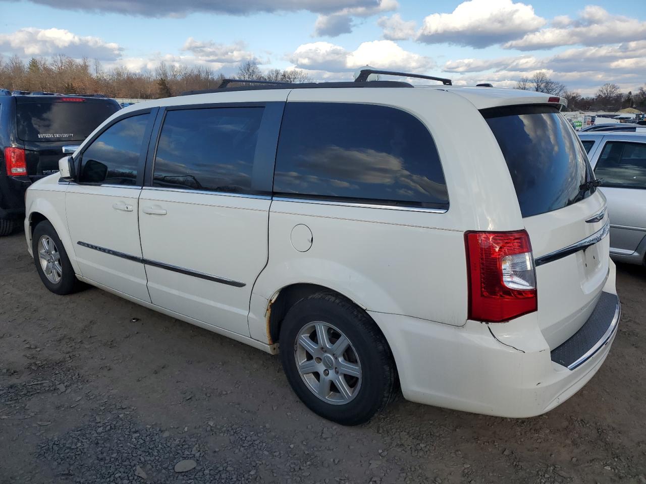 2011 Chrysler Town & Country - Image 2