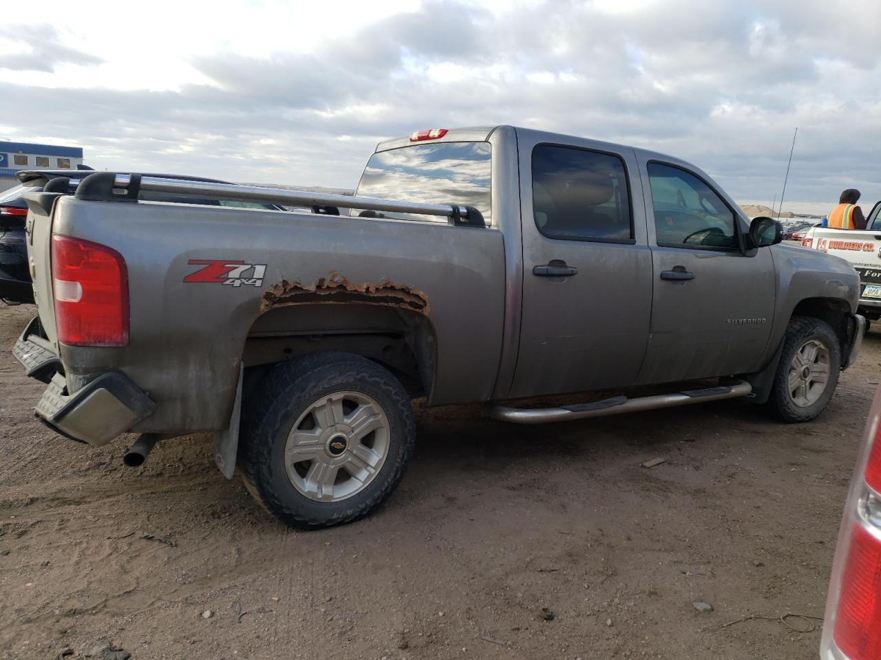 2012 Chevrolet Silverado - Image 3