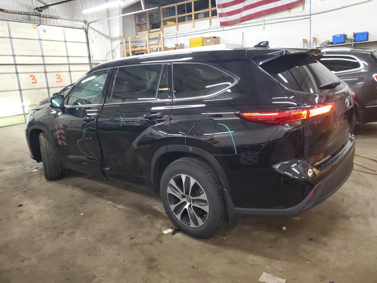 2022 Toyota Highlander - Image 2