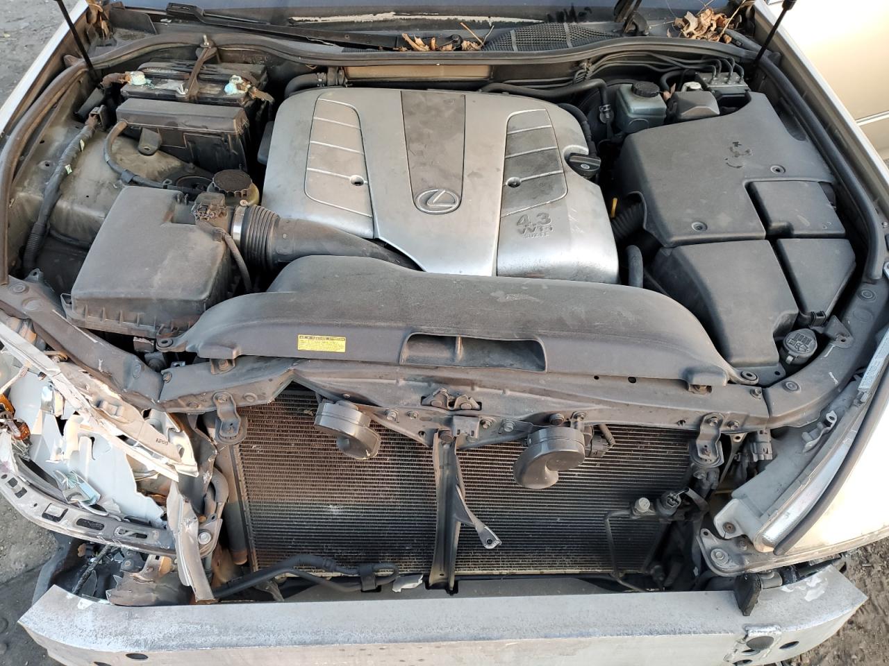2001 Lexus LS - Image 13