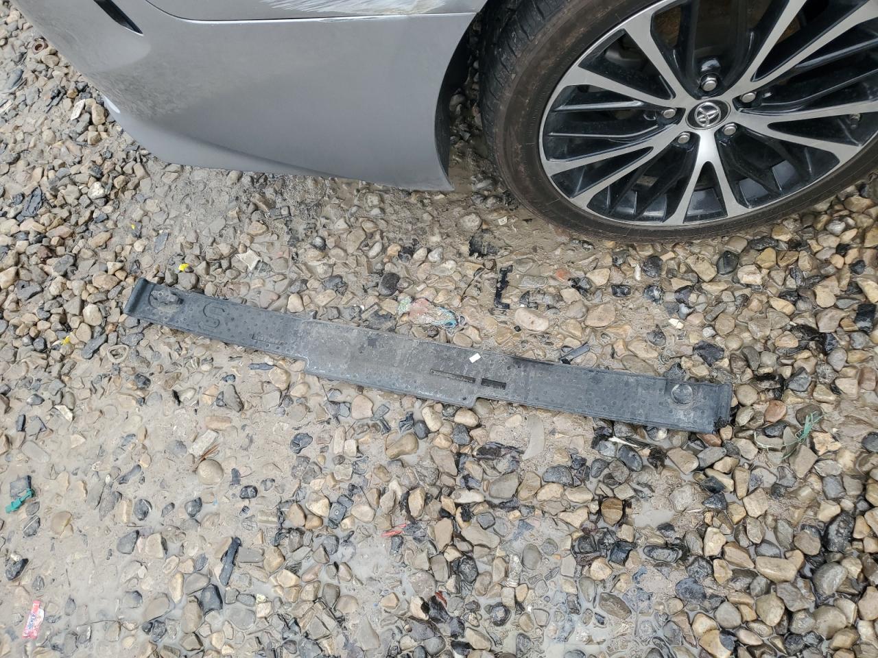 2019 Toyota Camry - Image 12