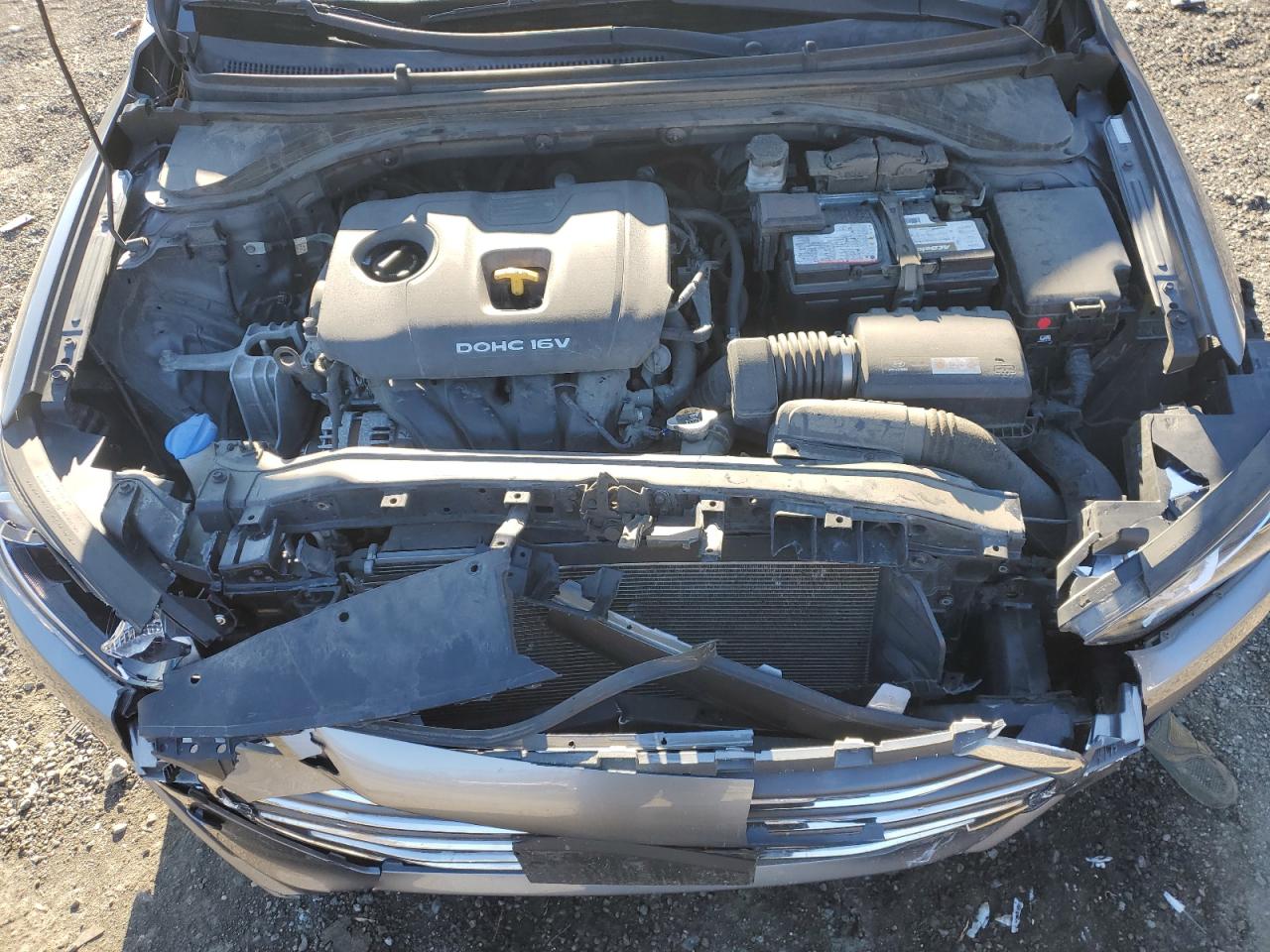 2017 Hyundai Elantra - Image 12