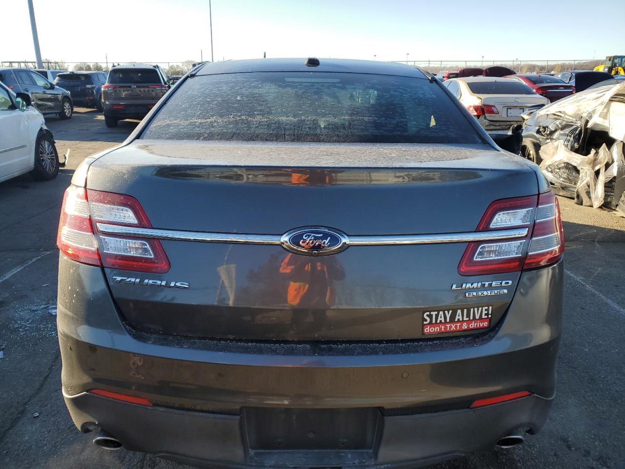 2015 Ford Taurus - Image 6