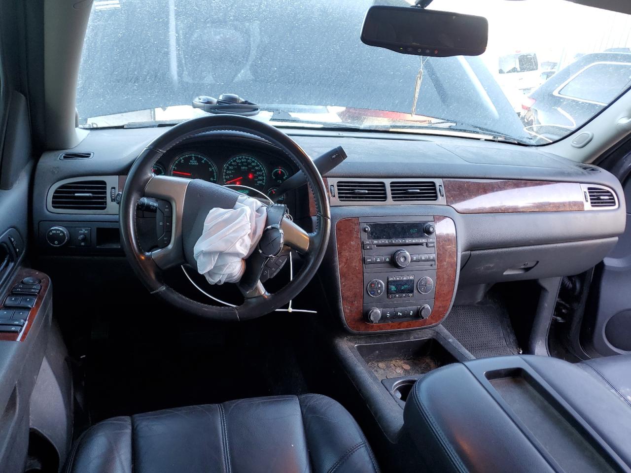 2014 Chevrolet Suburban - Image 8