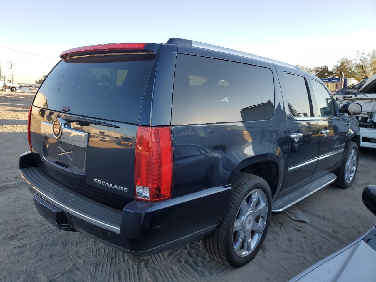 2009 Cadillac Escalade - Image 3