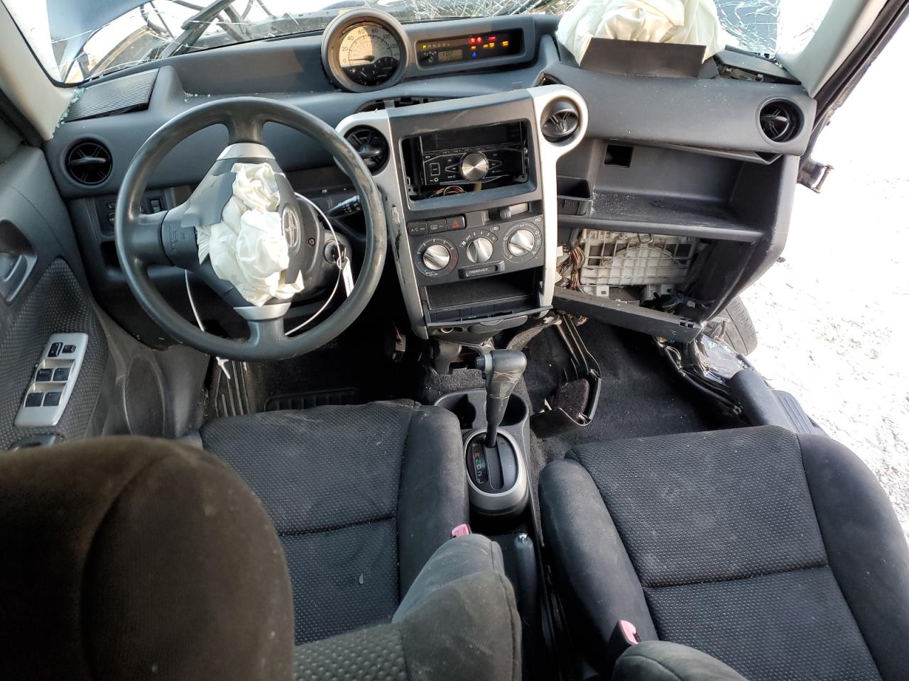 2005 Scion xB - Image 8