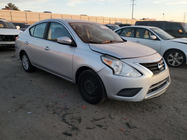  NISSAN VERSA 2015 Сріблястий