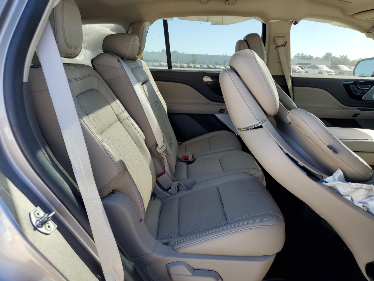 2020 Lincoln Aviator - Image 11