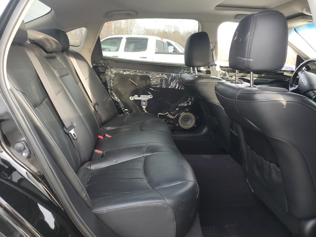 2015 Infiniti Q70 - Image 10