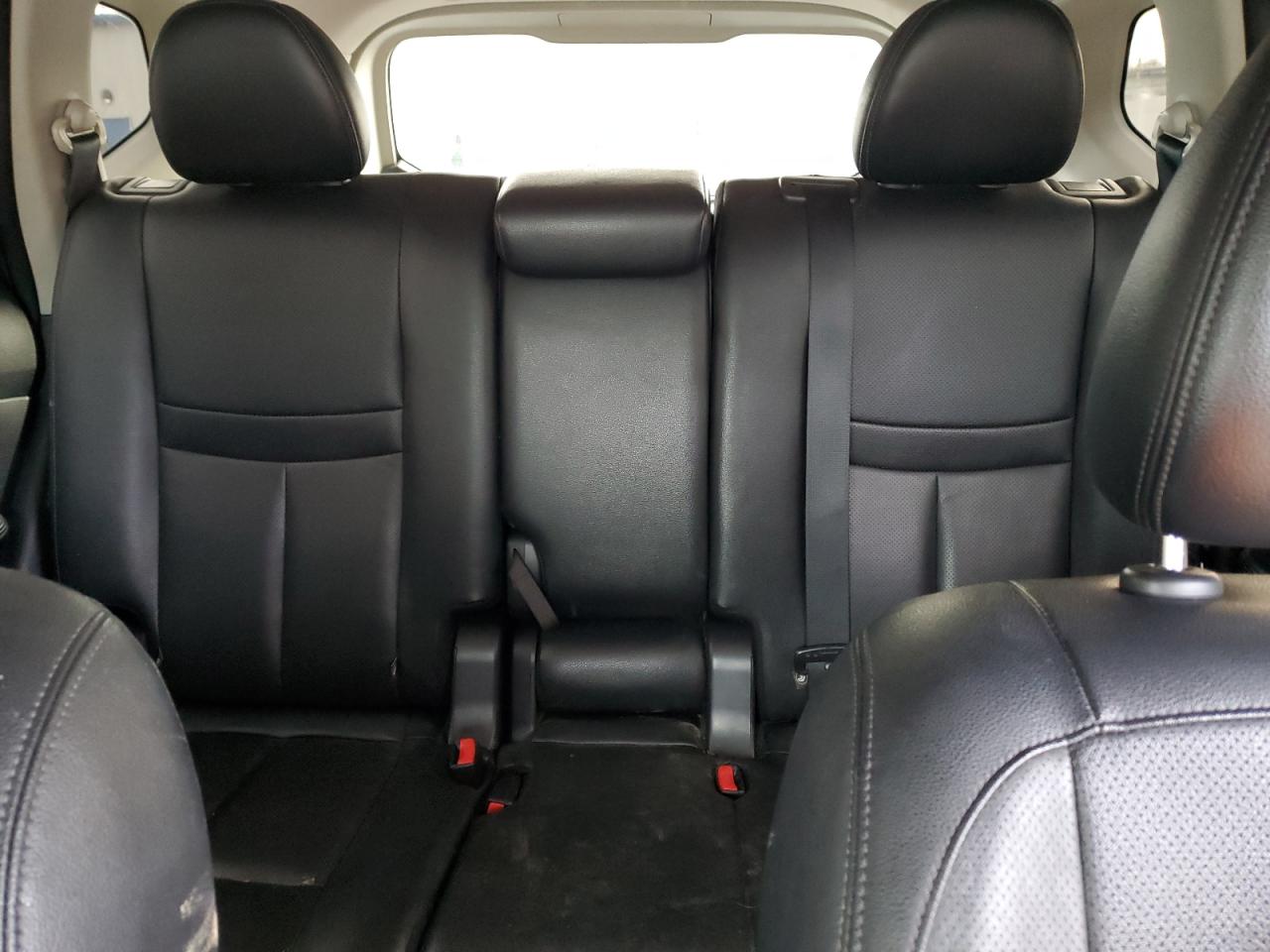 2017 Nissan Rogue - Image 10