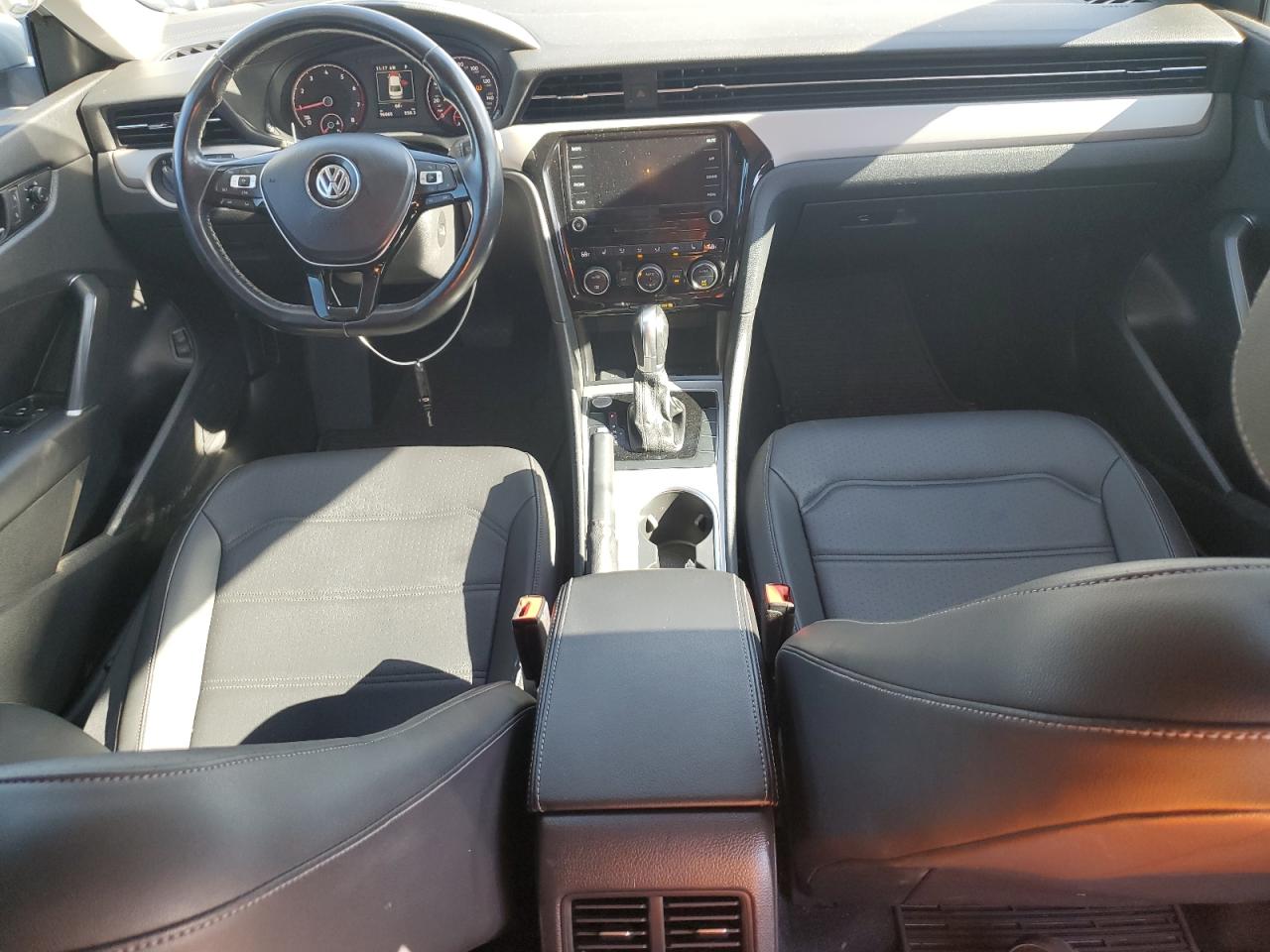 2020 Volkswagen Passat - Image 8
