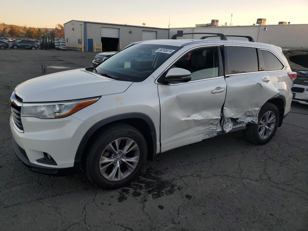 VIN 5TDKKRFH4FS092420 2015 TOYOTA HIGHLANDER no.1