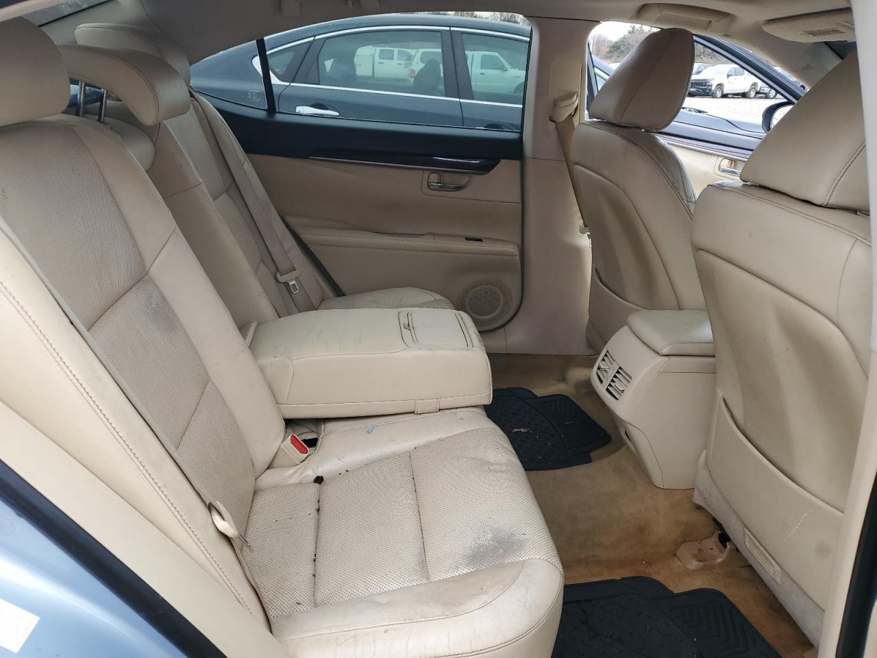 2014 Lexus ES - Image 10