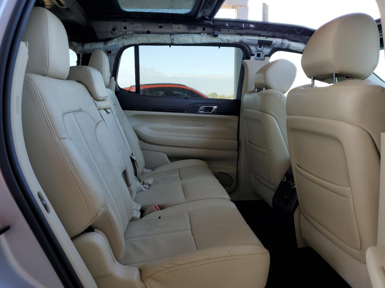 2019 Lincoln MKT - Image 11