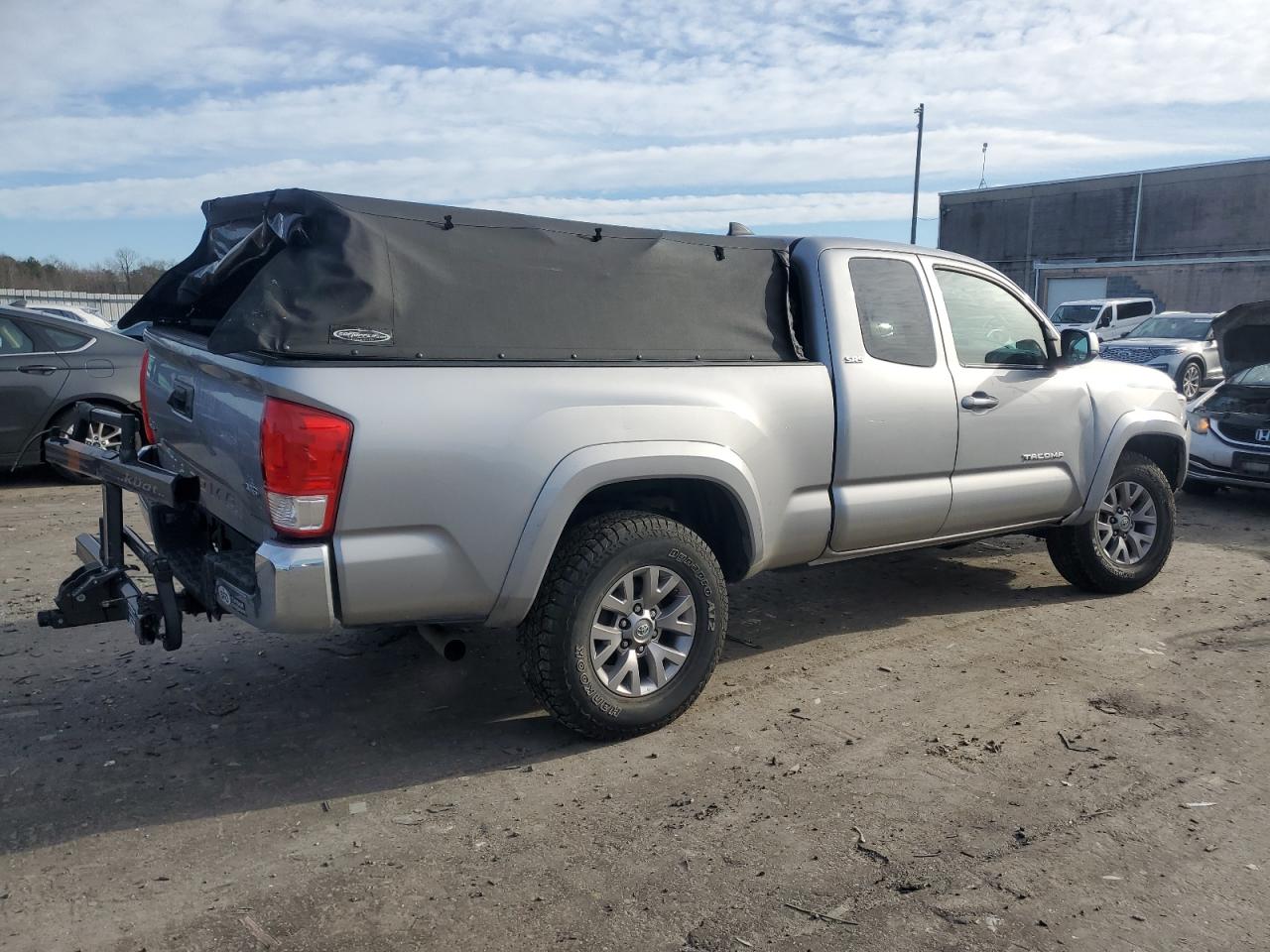 VIN 5TFSZ5AN2HX074738 2017 TOYOTA TACOMA no.3