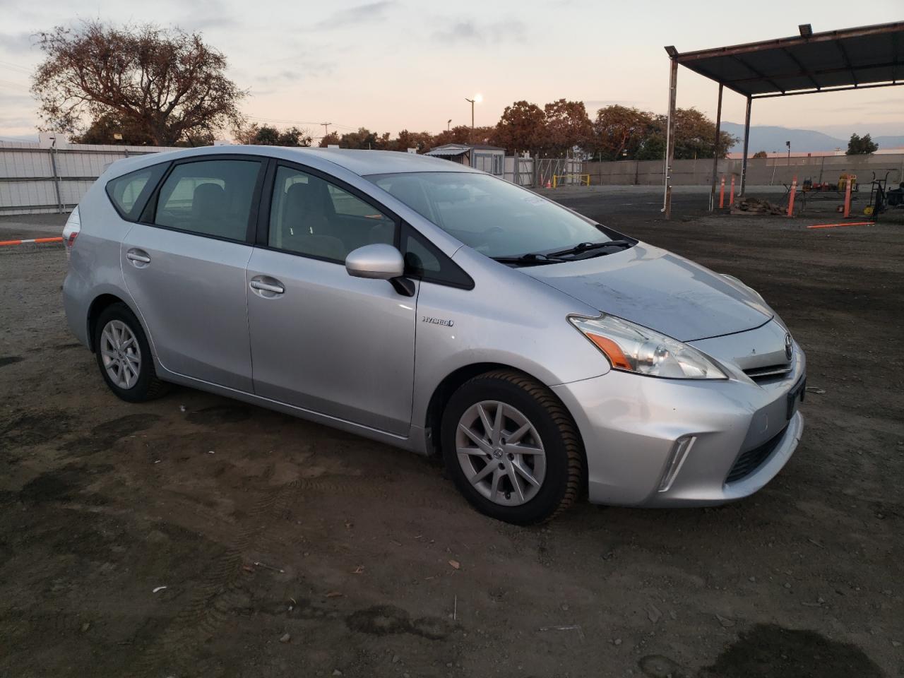 VIN JTDZN3EU6E3323190 2014 TOYOTA PRIUS no.4