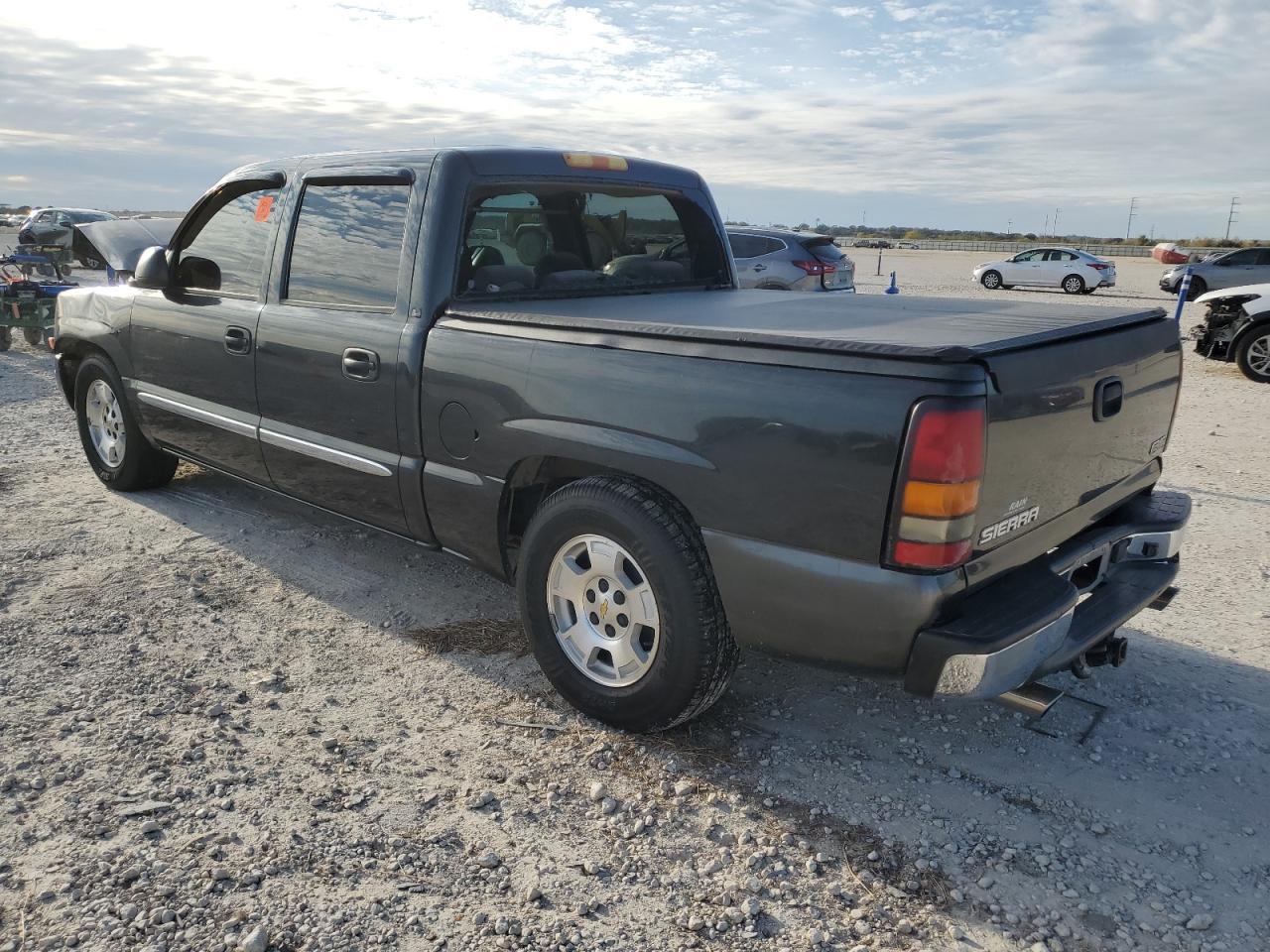 2005 GMC Sierra - Image 2