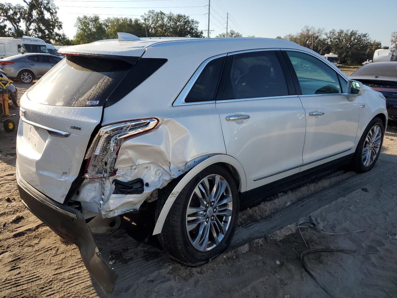 VIN 1GYKNERS4HZ148942 2017 CADILLAC XT5 no.3